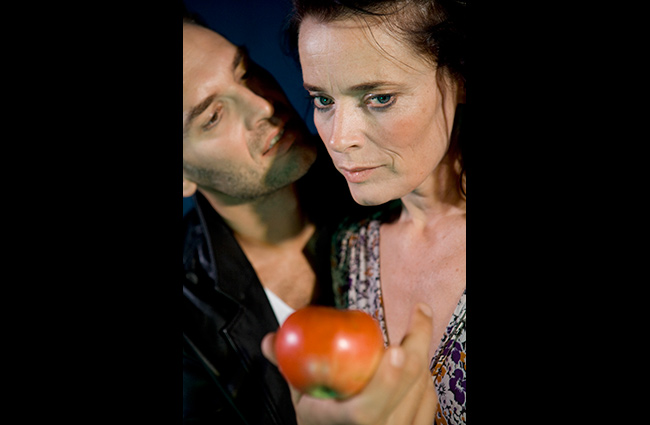 Carina Jingrot och Johan Ehn i "Adam och Eva", Teater Barbara